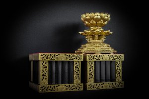 kome_mucha_pura_maha_kassapa_pedestal_squ_02_900px_600px