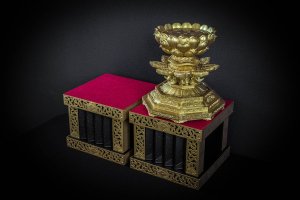 kome_mucha_pura_maha_kassapa_pedestal_squ_07_900px_600px
