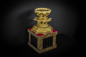 kome_mucha_pura_maha_kassapa_pedestal_squ_11_900px_600px